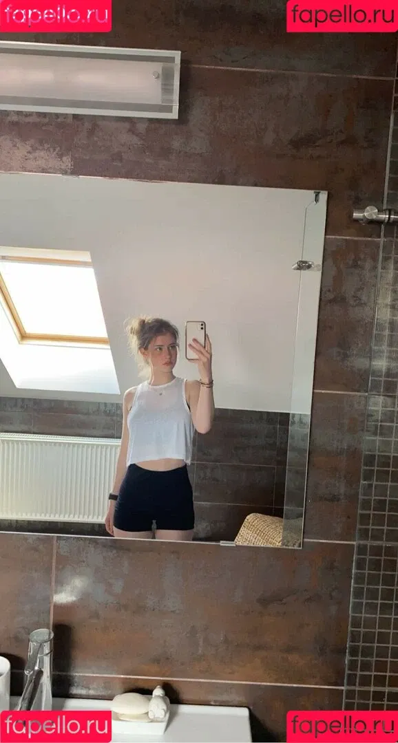 Mira.004 / model_mira Onlyfans Photo Gallery 