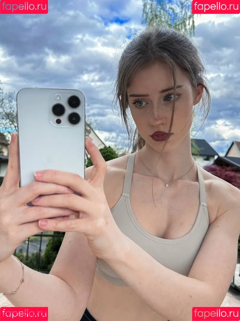 Mira.004 / model_mira Onlyfans Photo Gallery 