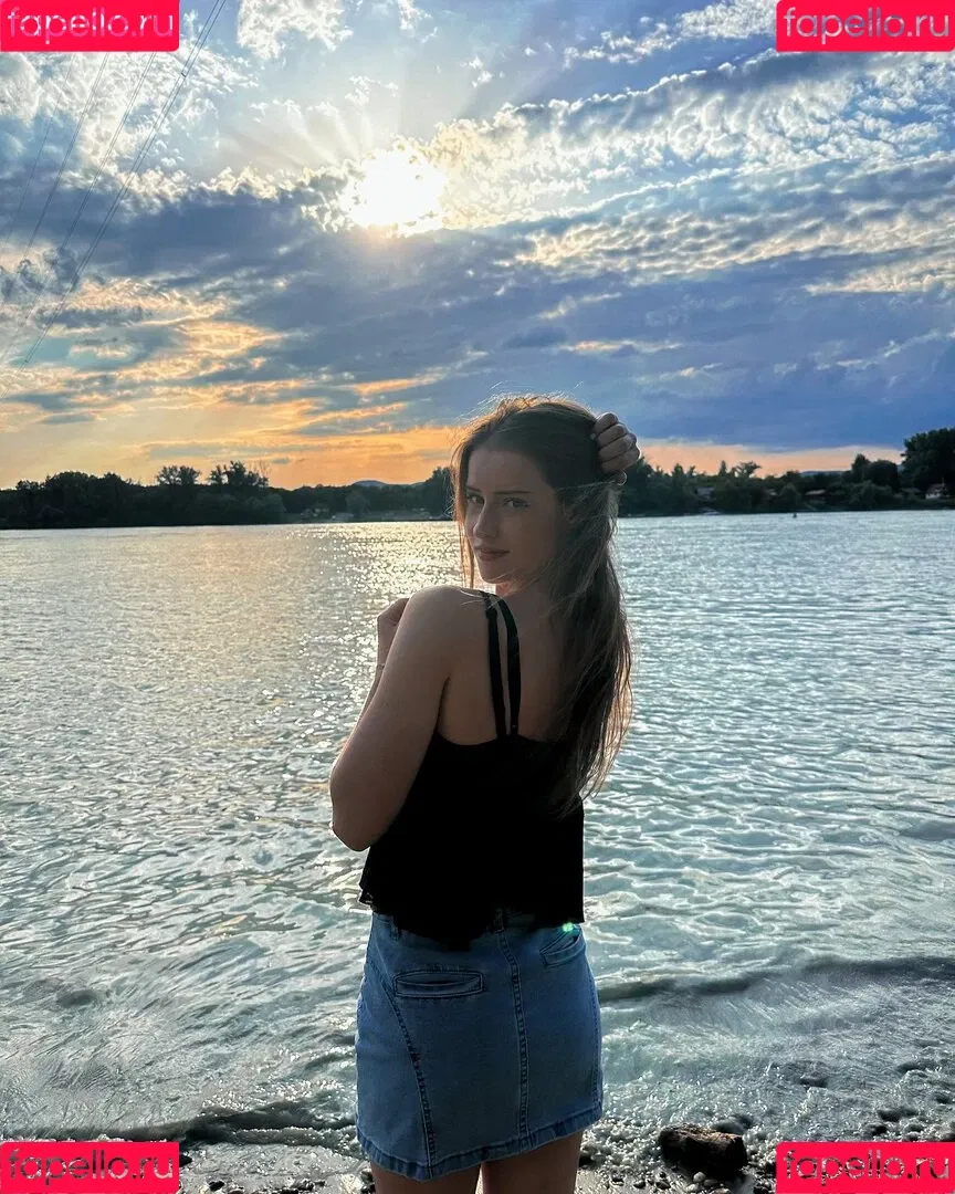 Mira.004 / model_mira Onlyfans Photo Gallery 