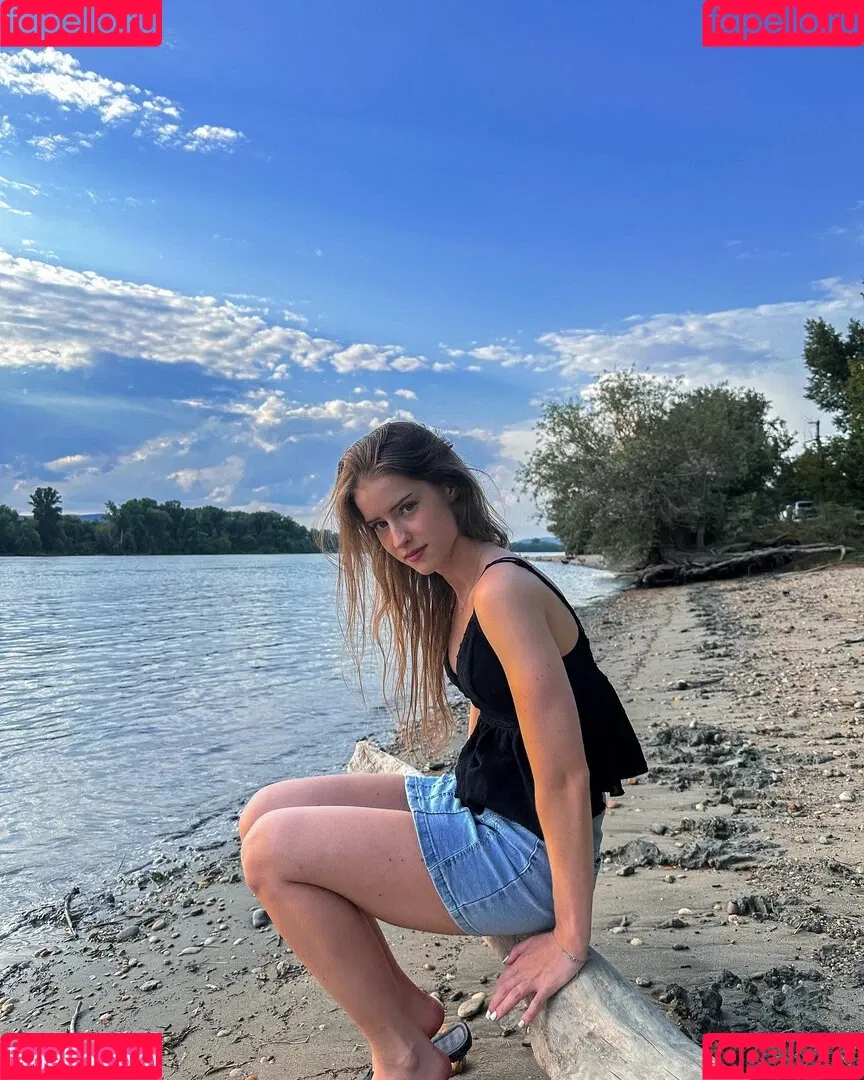 Mira.004 / model_mira Onlyfans Photo Gallery 