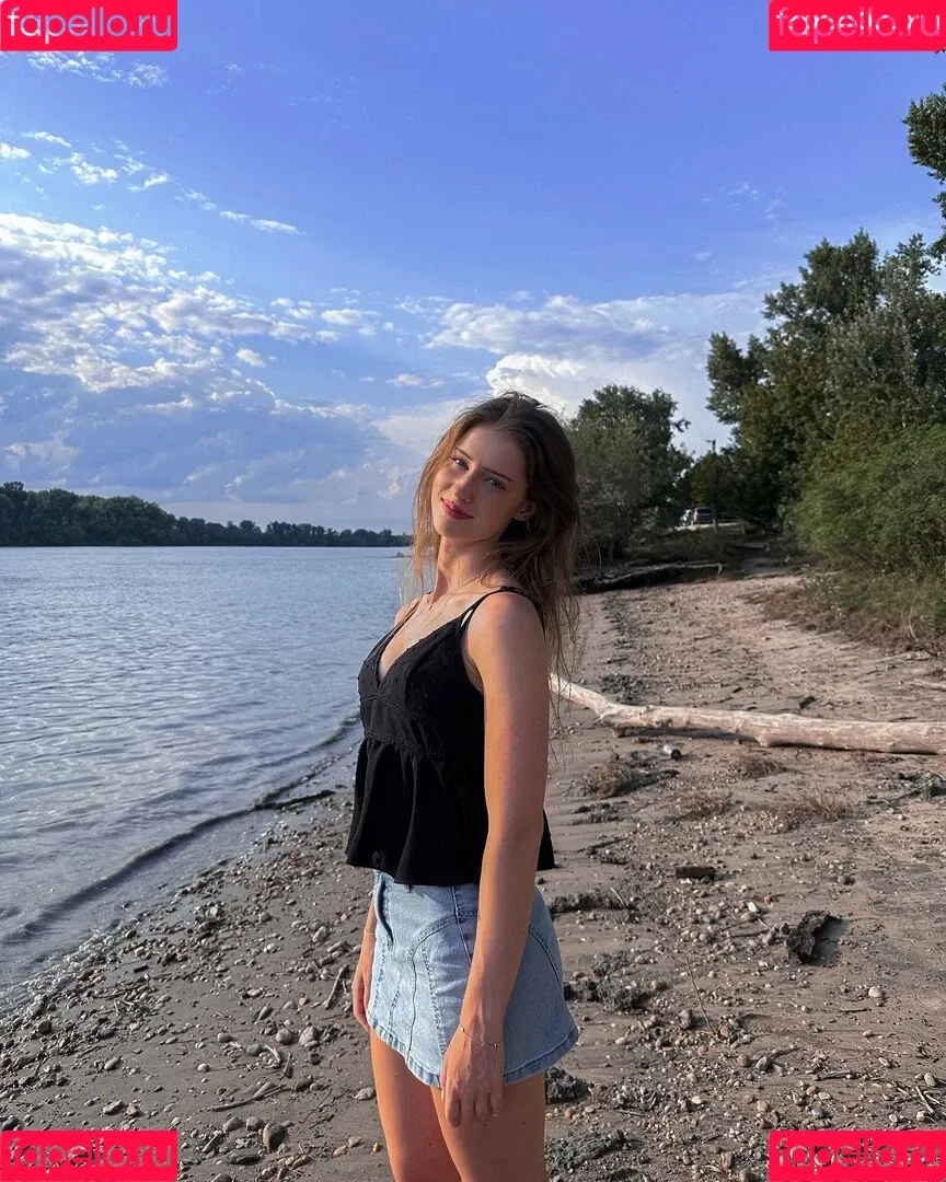Mira.004 / model_mira Onlyfans Photo Gallery 
