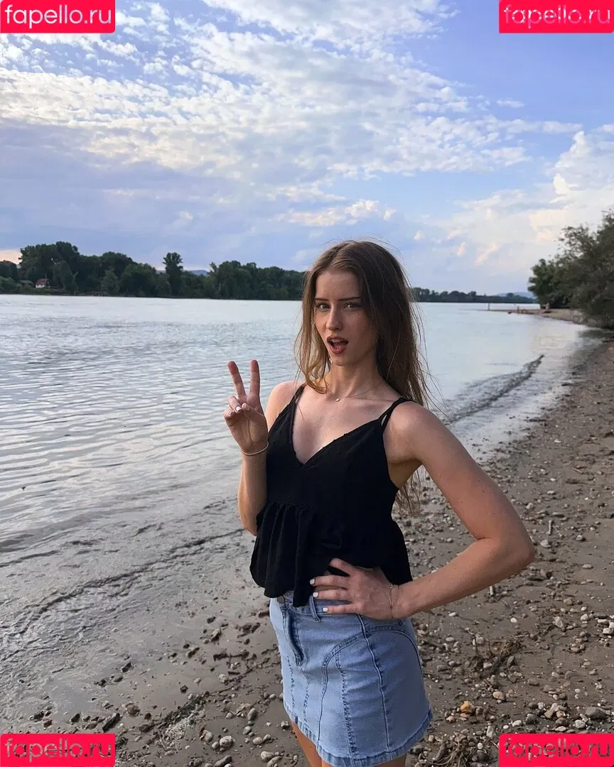 Mira.004 / model_mira Onlyfans Photo Gallery 