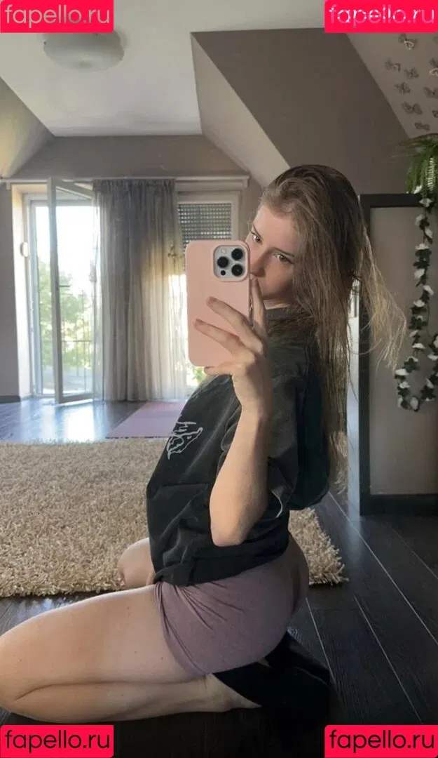 Mira.004 / model_mira Onlyfans Photo Gallery 