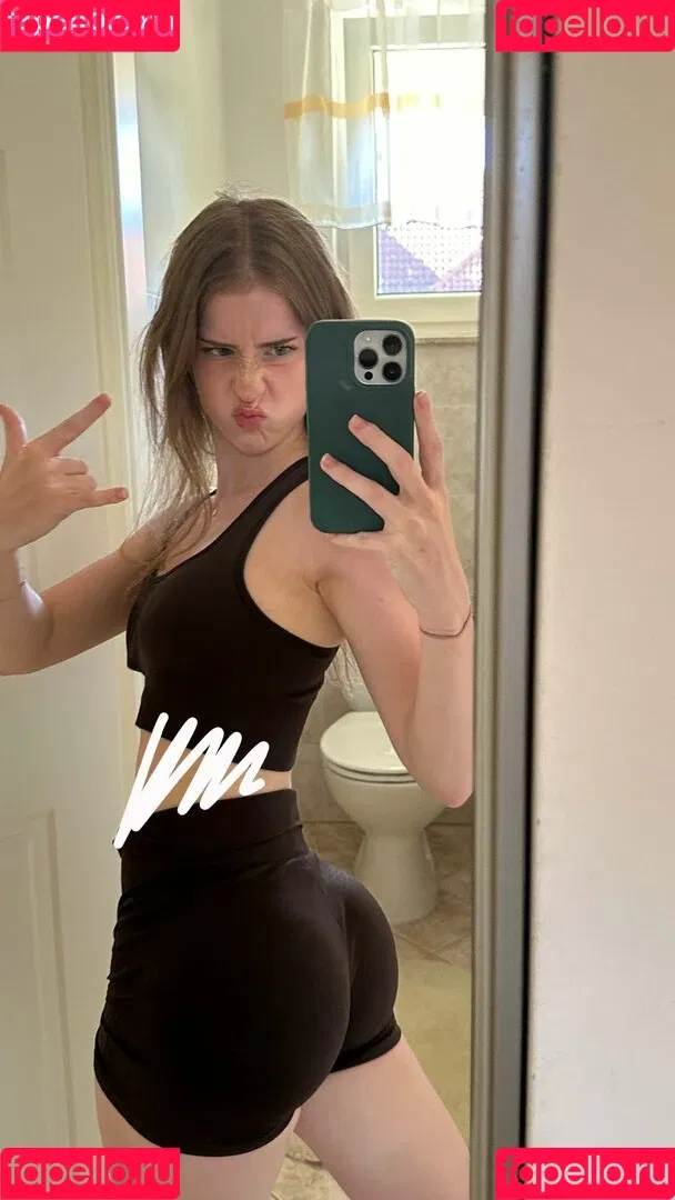 Mira.004 / model_mira Onlyfans Photo Gallery 