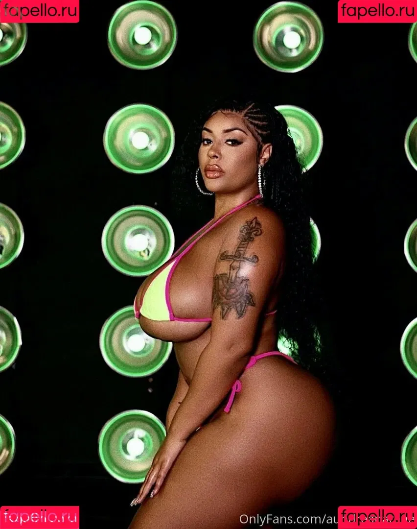 Aundreana Rene / Creole barbie / creolebarbieee / creolebarbieeee Onlyfans Photo Gallery 