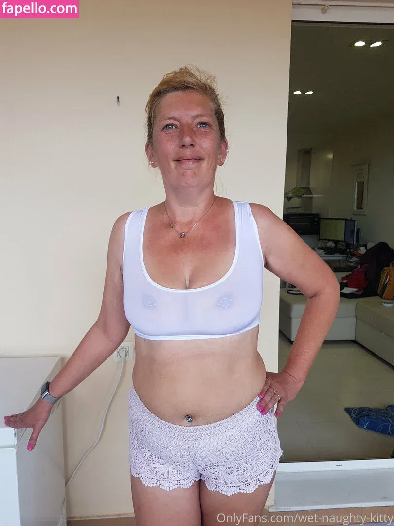 suminniebaek / wet-naughty-kitty Onlyfans Photo Gallery 