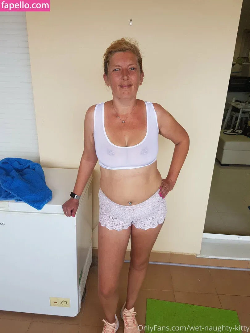 suminniebaek / wet-naughty-kitty Onlyfans Photo Gallery 