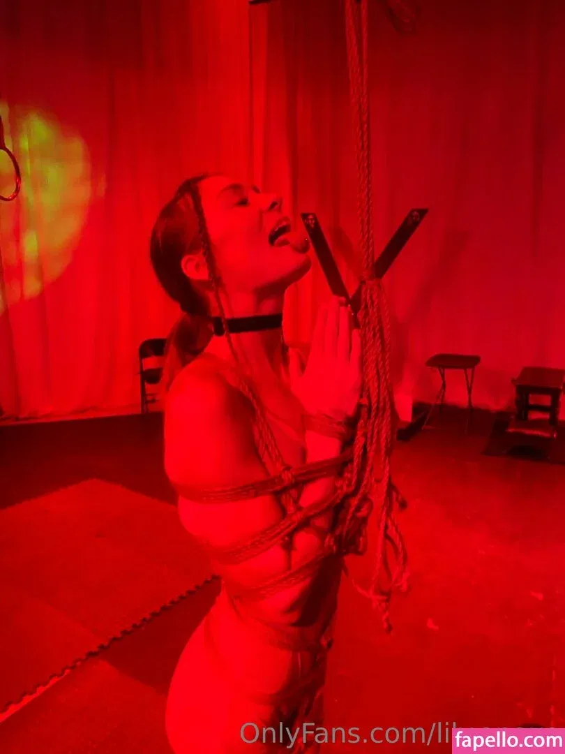 lili.anaxo / lily.anaxo Onlyfans Photo Gallery 