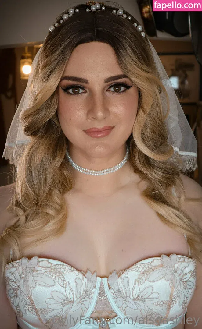 AlsoAshley / Ashley Barron / alsoashleyb / https: Onlyfans Photo Gallery 