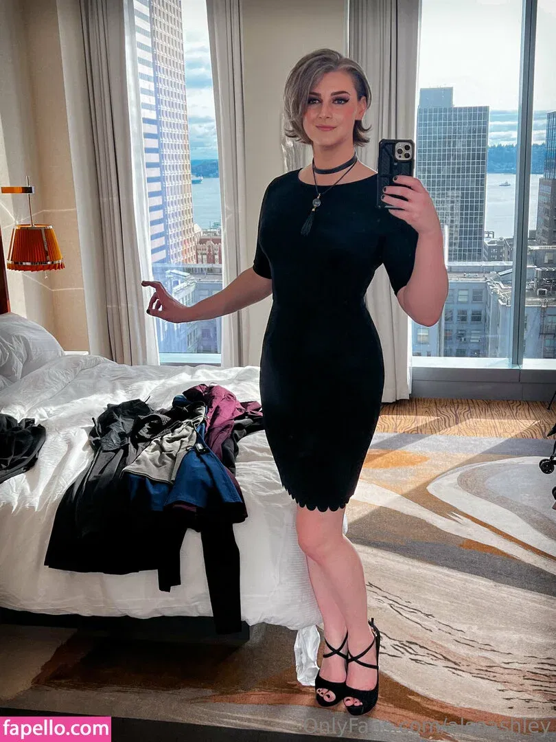 AlsoAshley / Ashley Barron / alsoashleyb / https: Onlyfans Photo Gallery 