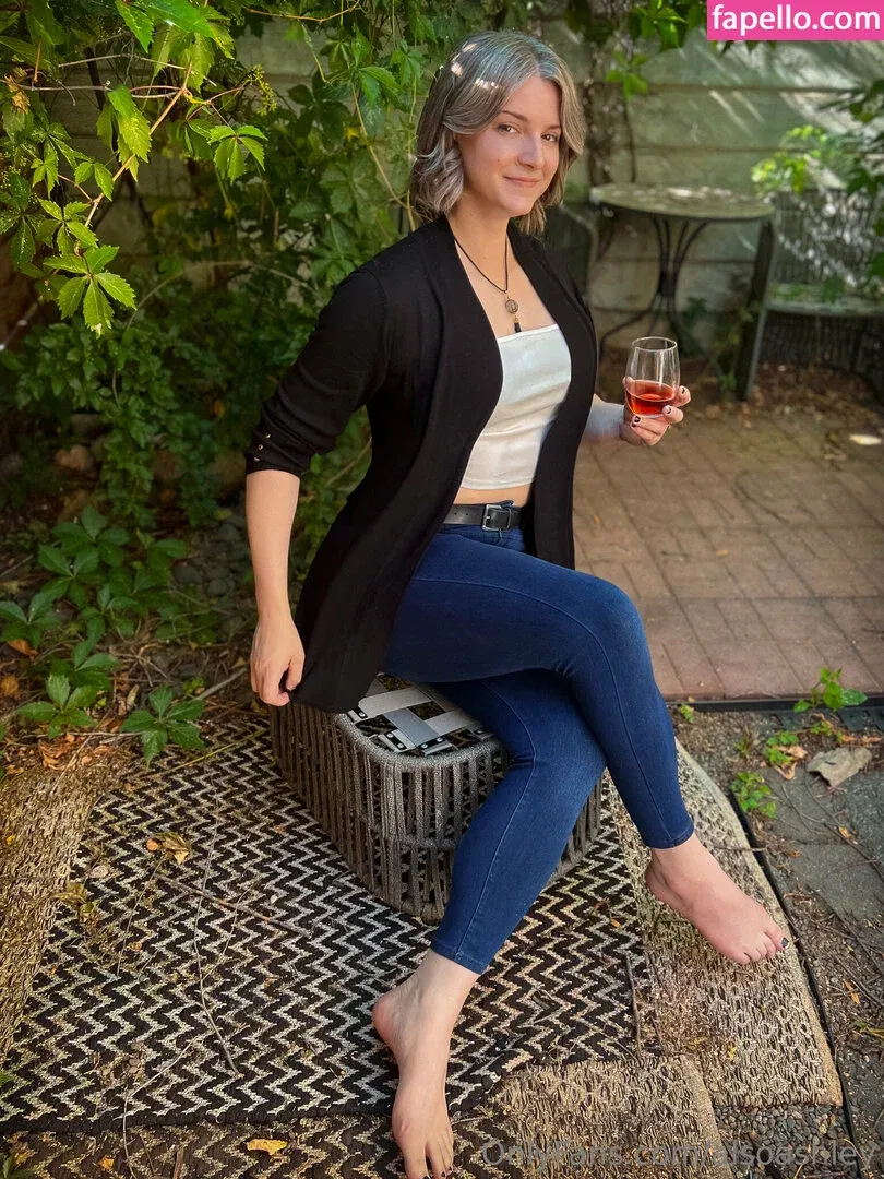 AlsoAshley / Ashley Barron / alsoashleyb / https: Onlyfans Photo Gallery 