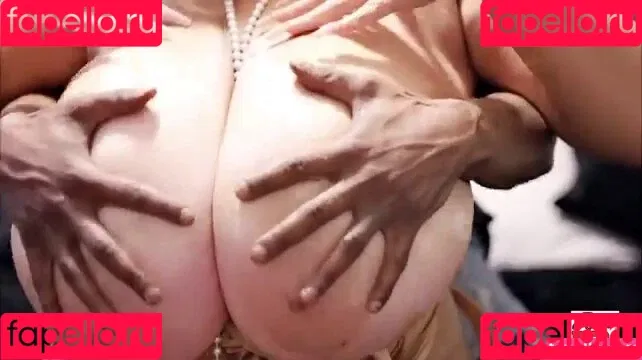 Roxi Red / roxiredhott / roxiredxxx Onlyfans Photo Gallery 