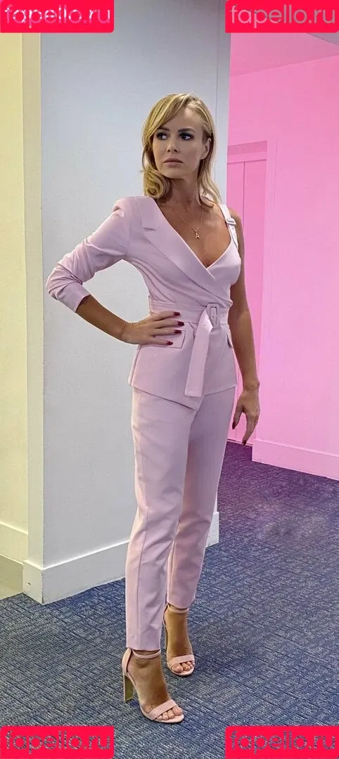 Amanda Holden / amanda_holden / noholdenback Onlyfans Photo Gallery 