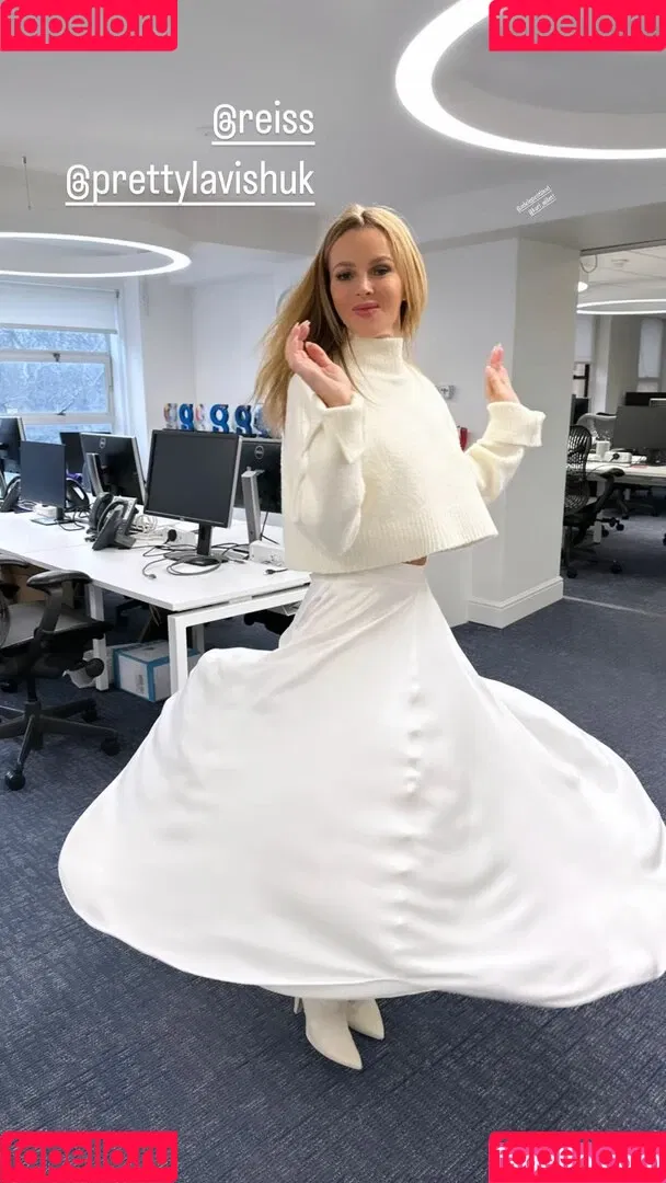 Amanda Holden / amanda_holden / noholdenback Onlyfans Photo Gallery 