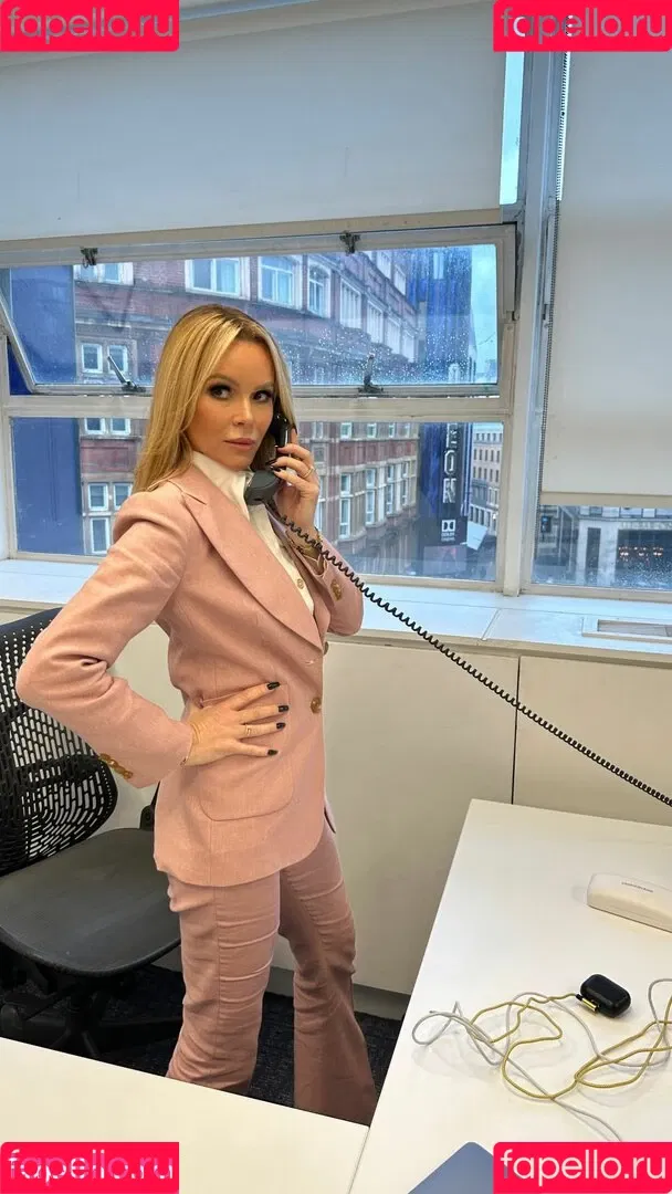 Amanda Holden / amanda_holden / noholdenback Onlyfans Photo Gallery 