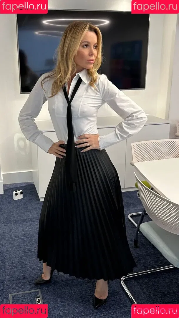 Amanda Holden / amanda_holden / noholdenback Onlyfans Photo Gallery 