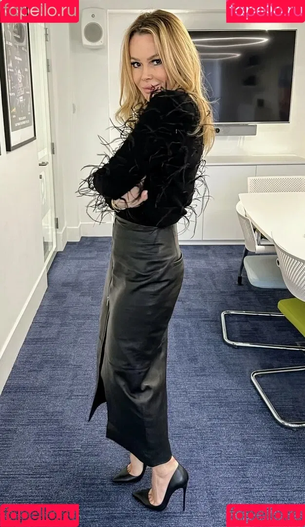 Amanda Holden / amanda_holden / noholdenback Onlyfans Photo Gallery 