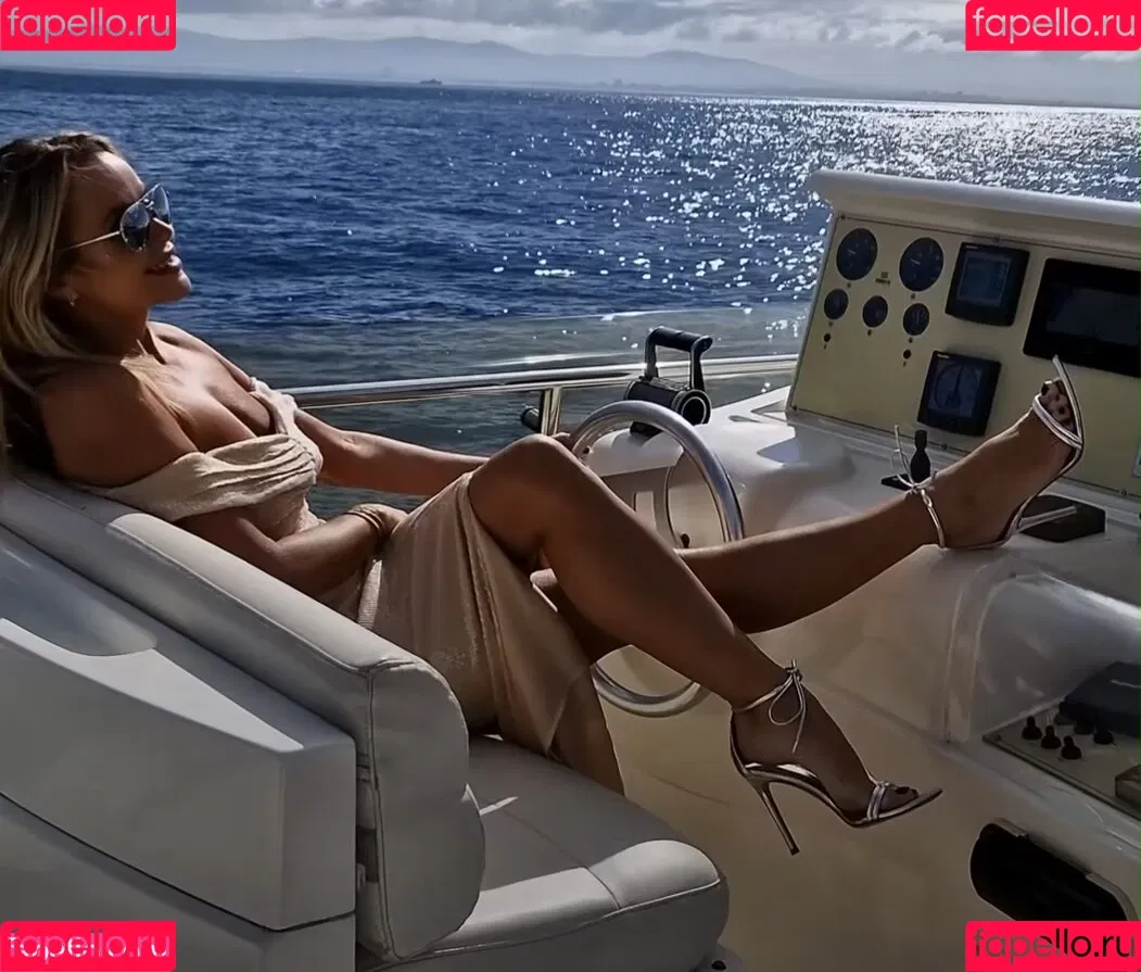 Amanda Holden / amanda_holden / noholdenback Onlyfans Photo Gallery 