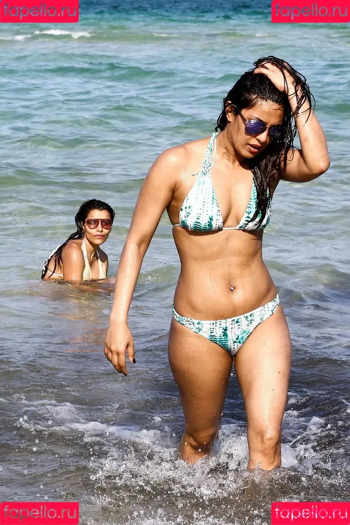 Priyanka Chopra / officialsherlynchopra / priyankachopra Onlyfans Photo Gallery 