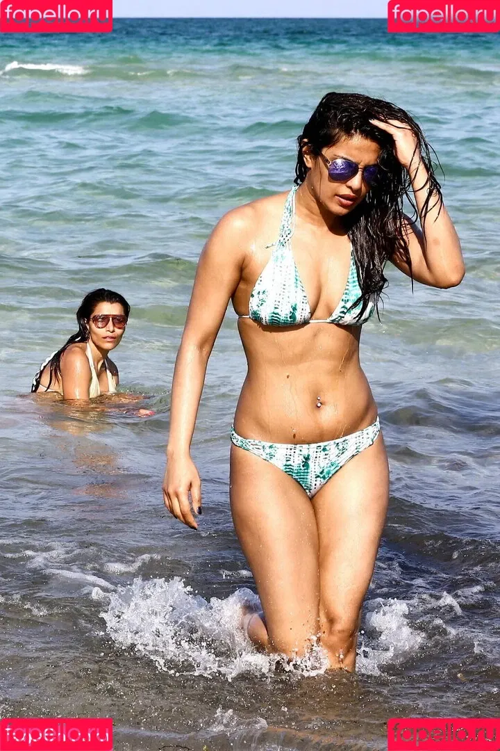 Priyanka Chopra / officialsherlynchopra / priyankachopra Onlyfans Photo Gallery 
