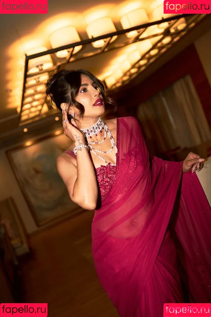 Priyanka Chopra / officialsherlynchopra / priyankachopra Onlyfans Photo Gallery 