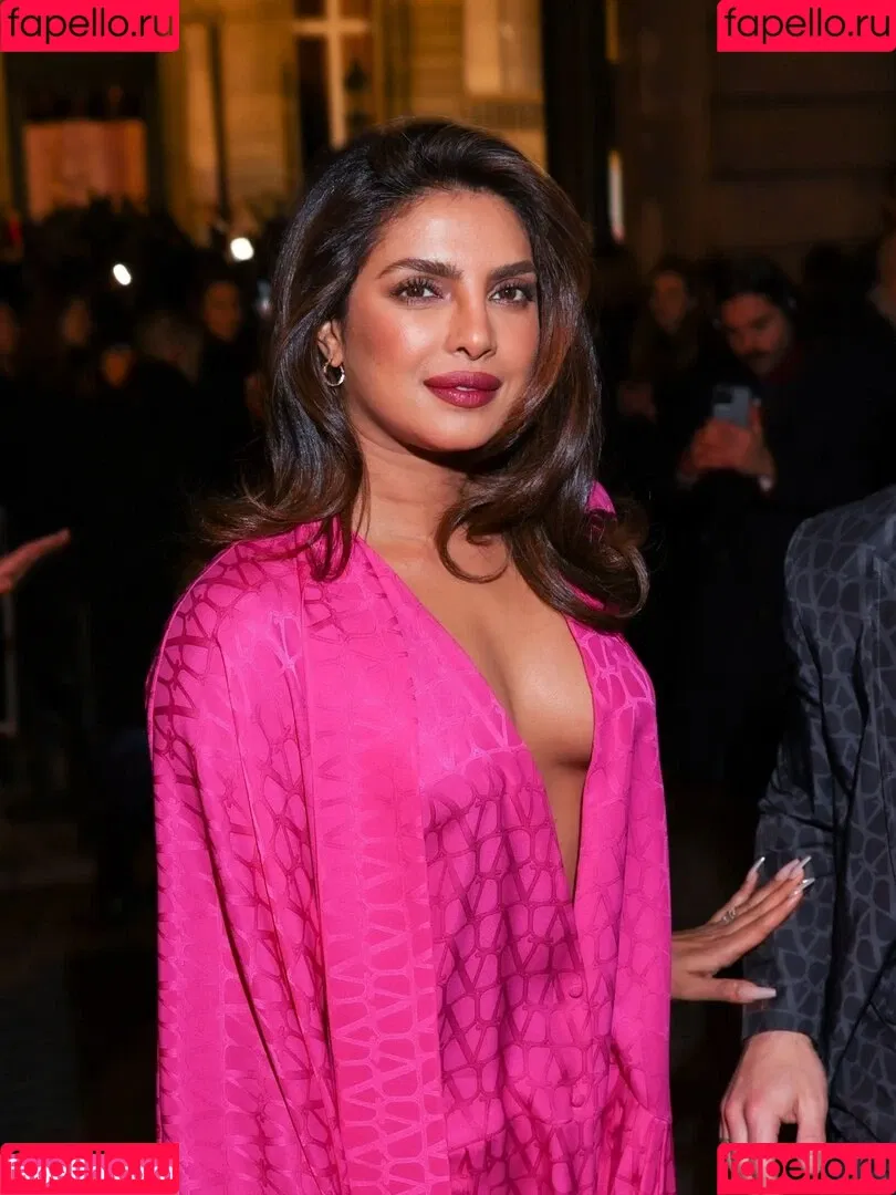 Priyanka Chopra / officialsherlynchopra / priyankachopra Onlyfans Photo Gallery 