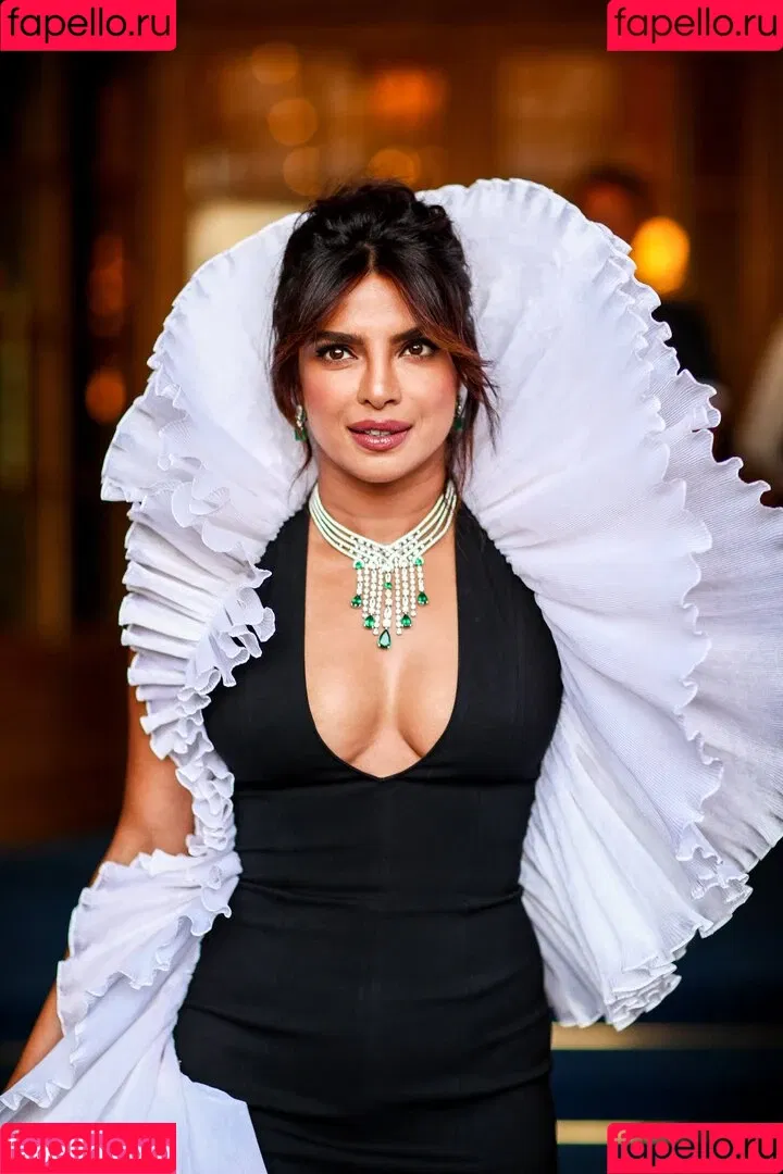 Priyanka Chopra / officialsherlynchopra / priyankachopra Onlyfans Photo Gallery 