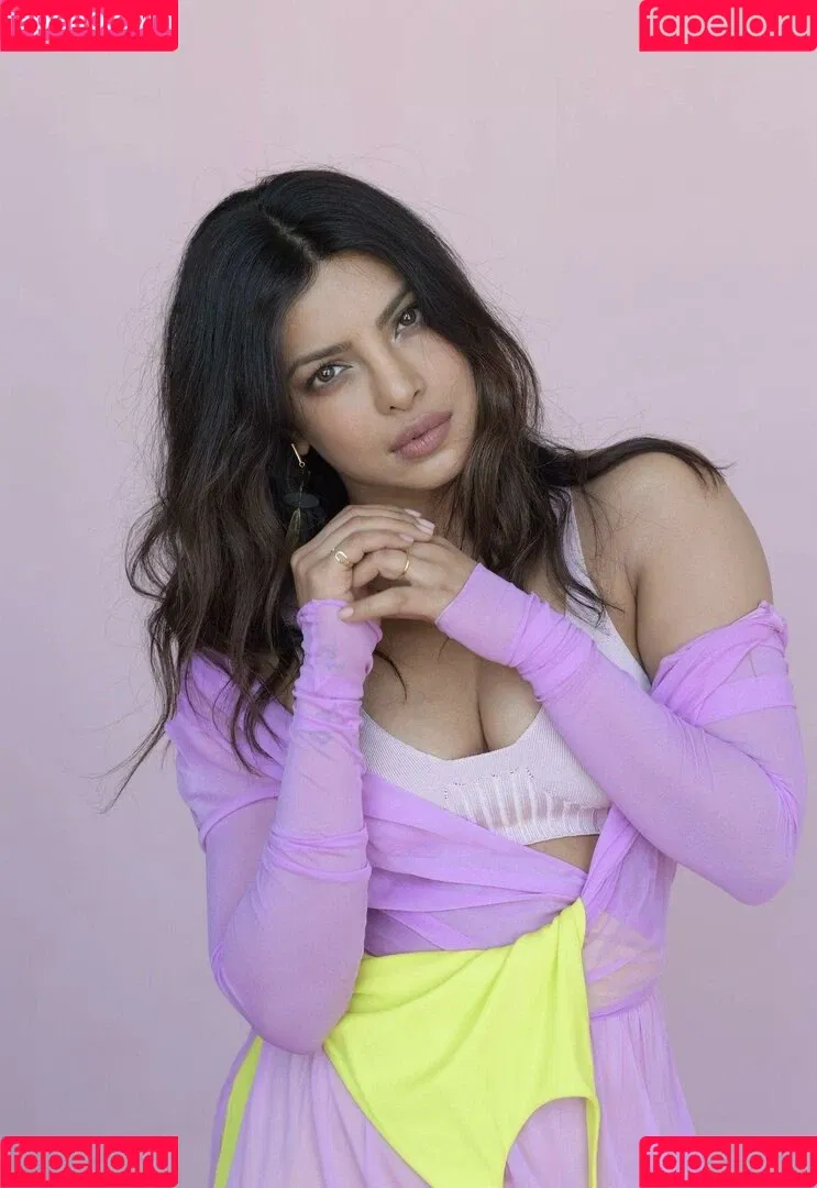 Priyanka Chopra / officialsherlynchopra / priyankachopra Onlyfans Photo Gallery 