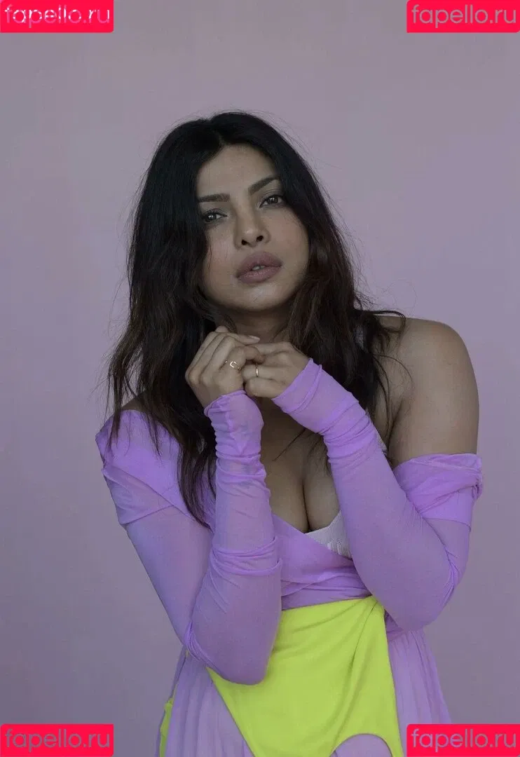 Priyanka Chopra / officialsherlynchopra / priyankachopra Onlyfans Photo Gallery 