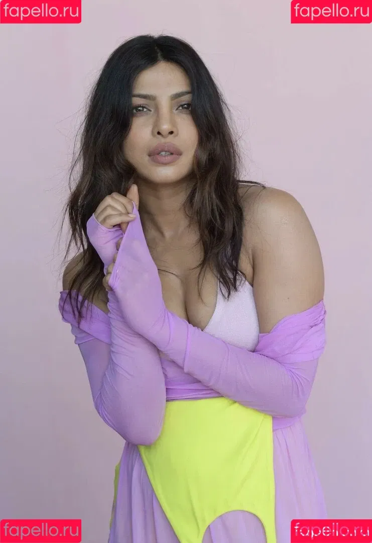 Priyanka Chopra / officialsherlynchopra / priyankachopra Onlyfans Photo Gallery 