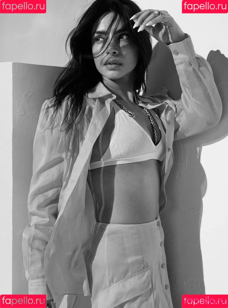 Priyanka Chopra / officialsherlynchopra / priyankachopra Onlyfans Photo Gallery 