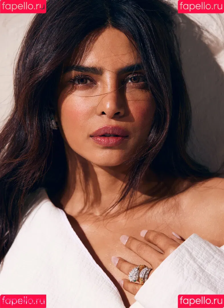 Priyanka Chopra / officialsherlynchopra / priyankachopra Onlyfans Photo Gallery 
