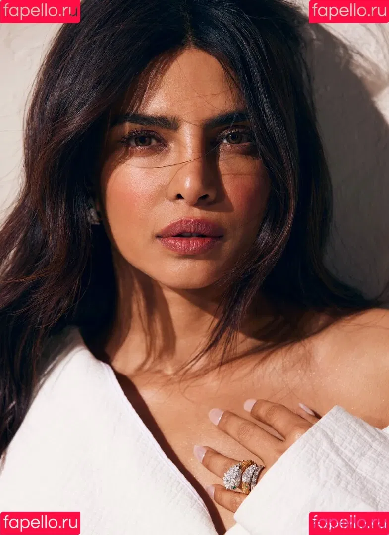 Priyanka Chopra / officialsherlynchopra / priyankachopra Onlyfans Photo Gallery 