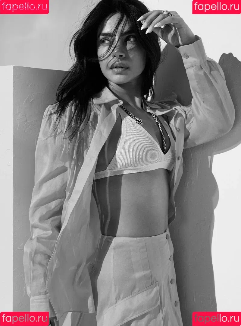 Priyanka Chopra / officialsherlynchopra / priyankachopra Onlyfans Photo Gallery 