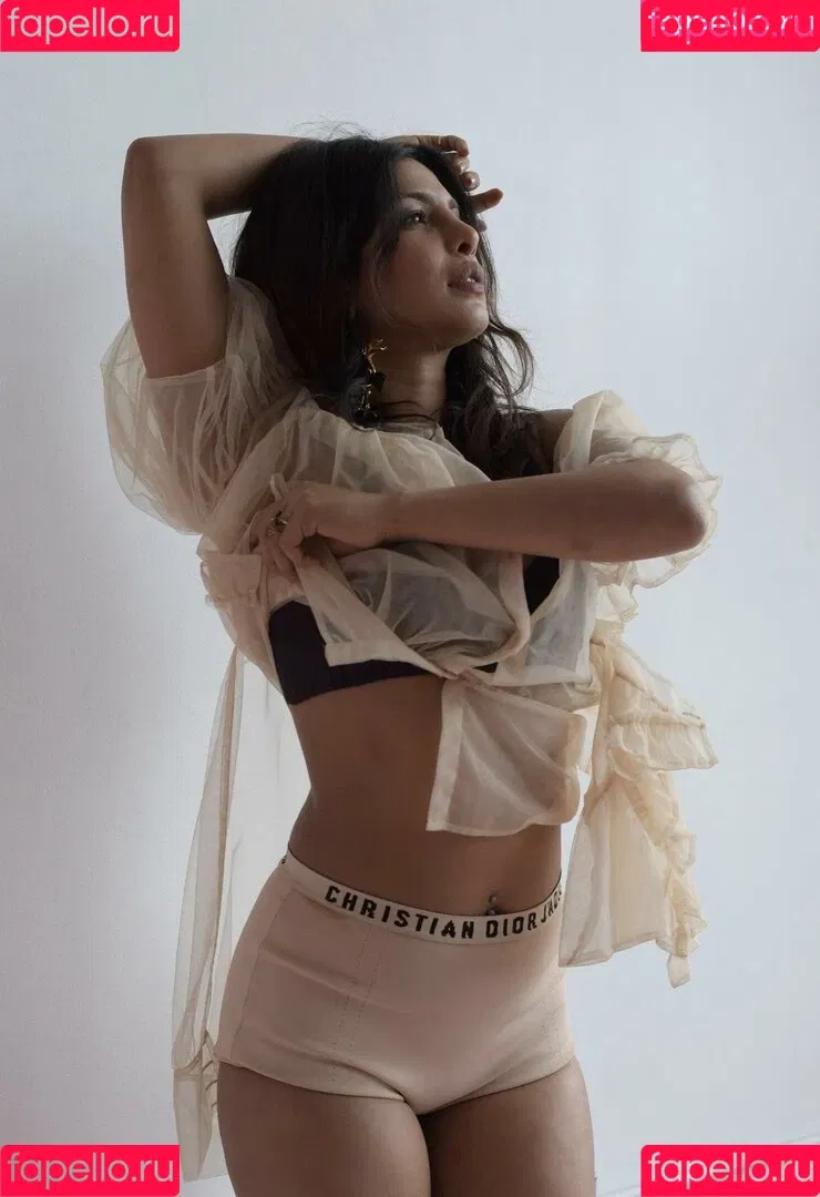 Priyanka Chopra / officialsherlynchopra / priyankachopra Onlyfans Photo Gallery 