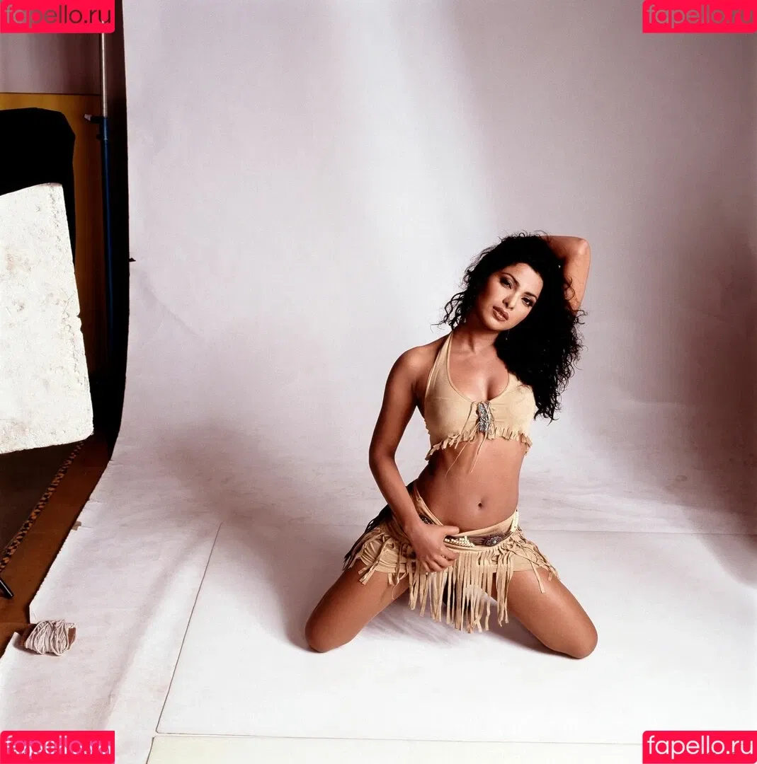 Priyanka Chopra / officialsherlynchopra / priyankachopra Onlyfans Photo Gallery 