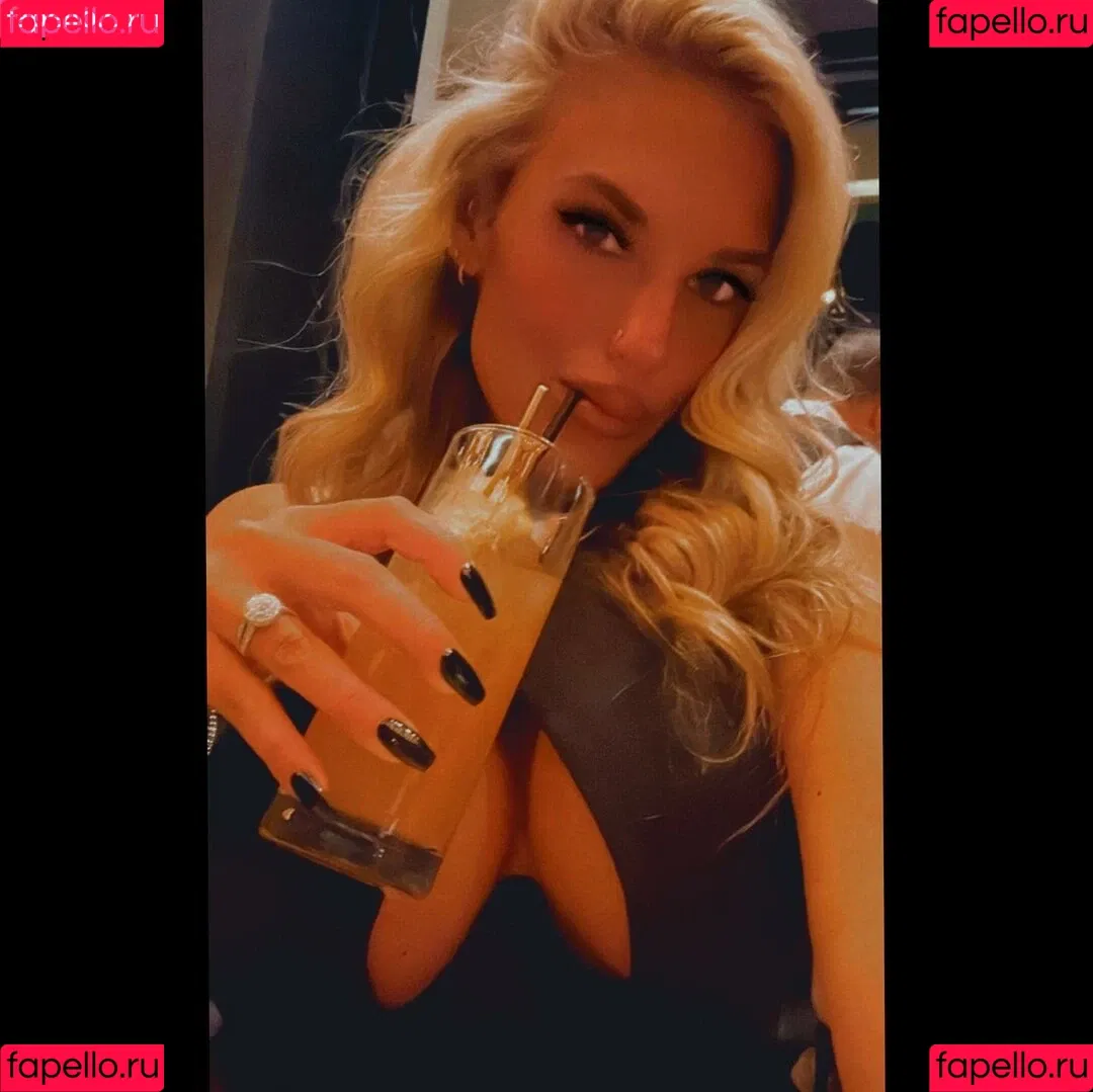 Hotwives XXX / hotwifeemma / katiejaneuk Onlyfans Photo Gallery 