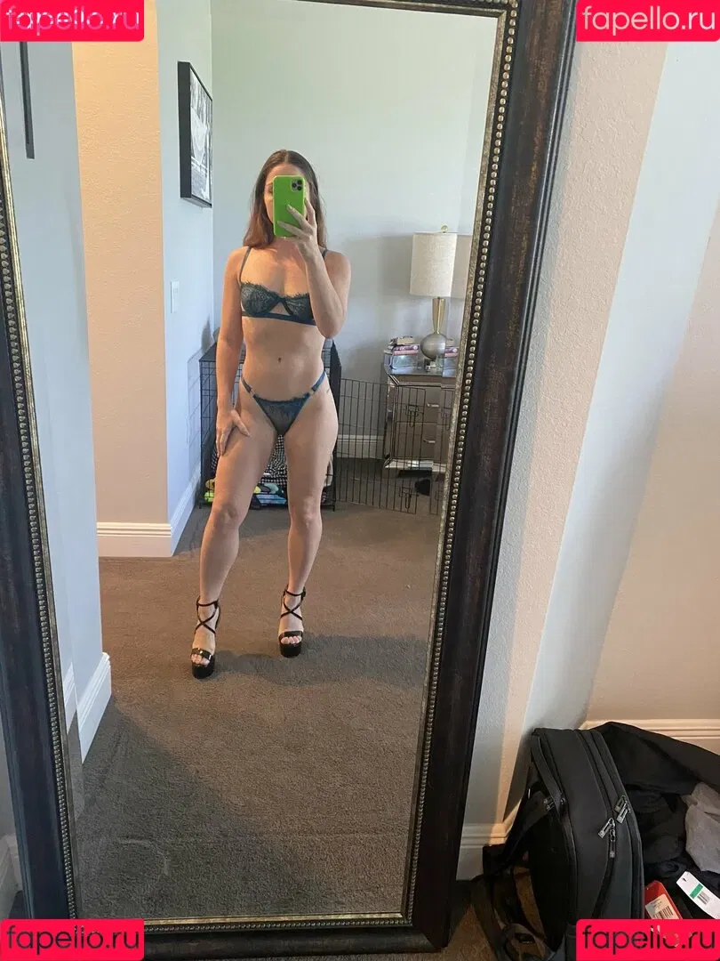 Hotwives XXX / hotwifeemma / katiejaneuk Onlyfans Photo Gallery 