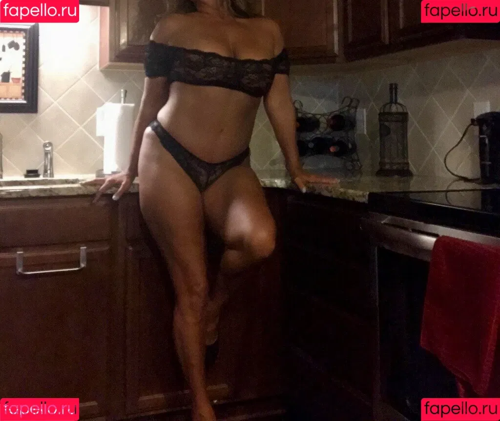 Hotwives XXX / hotwifeemma / katiejaneuk Onlyfans Photo Gallery 