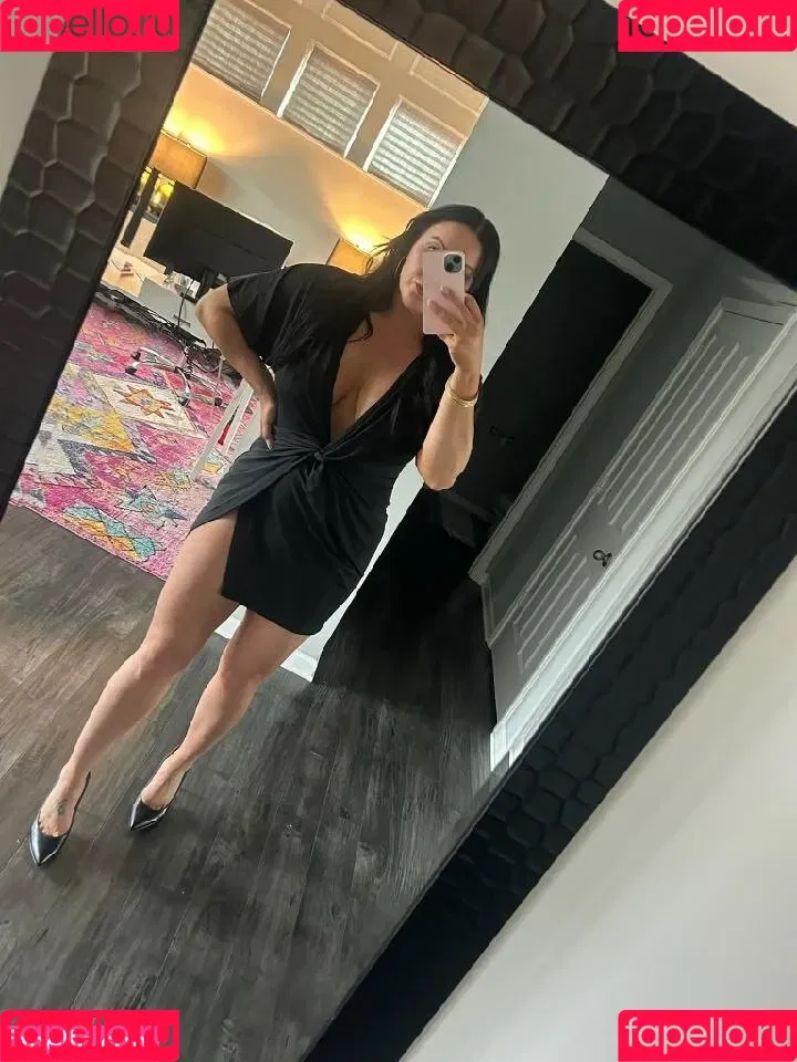Hotwives XXX / hotwifeemma / katiejaneuk Onlyfans Photo Gallery 