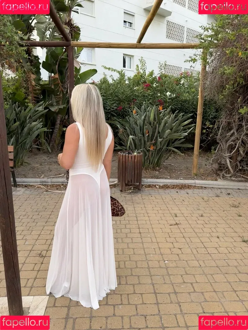 Hotwives XXX / hotwifeemma / katiejaneuk Onlyfans Photo Gallery 