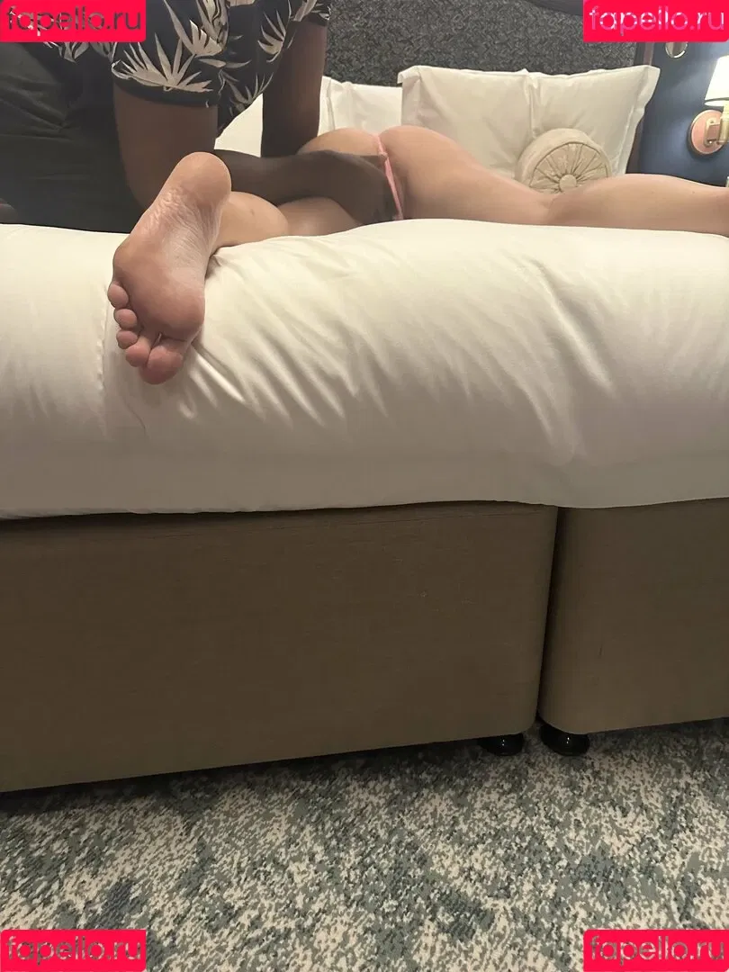 Hotwives XXX / hotwifeemma / katiejaneuk Onlyfans Photo Gallery 