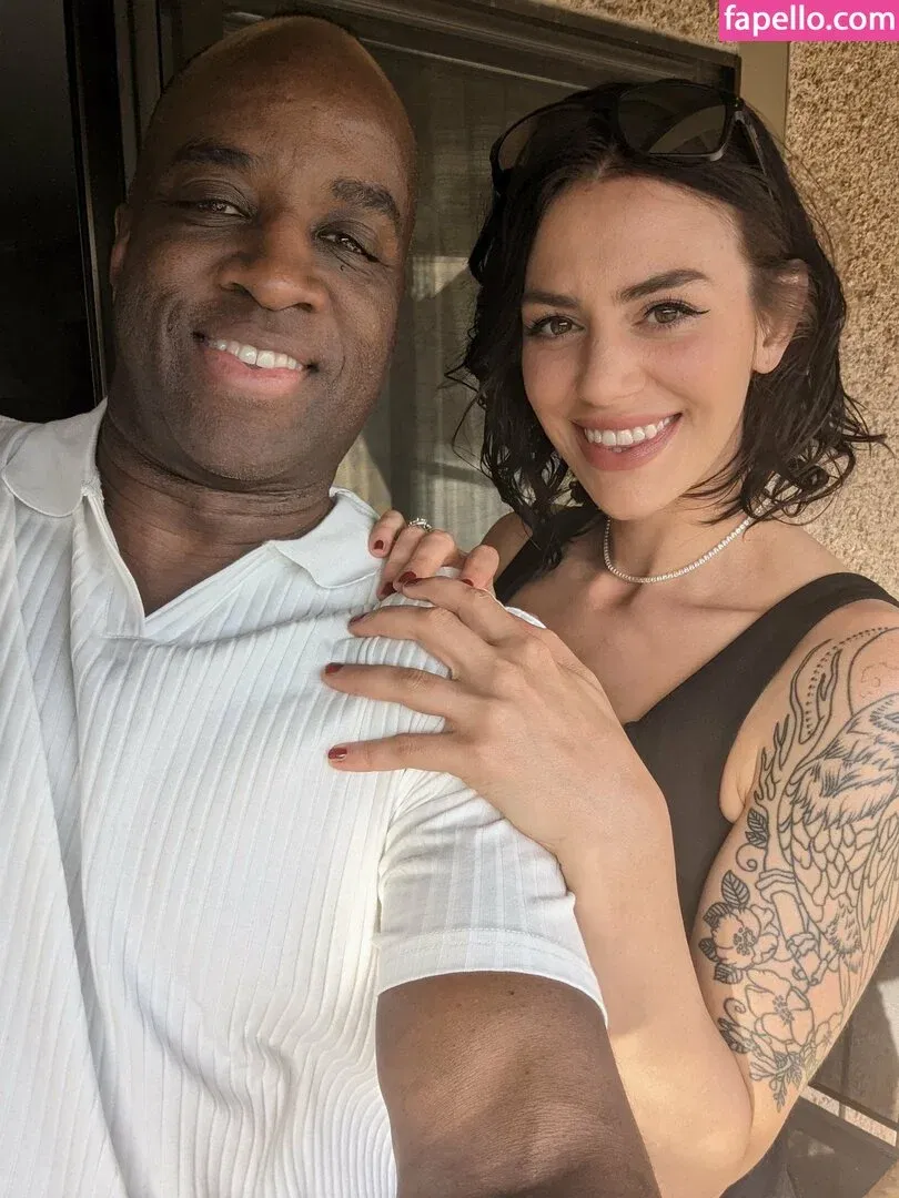 Hotwives XXX / hotwifeemma / katiejaneuk Onlyfans Photo Gallery 