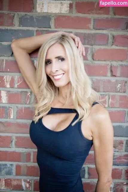 Hotwives XXX / hotwifeemma / katiejaneuk Onlyfans Photo Gallery 