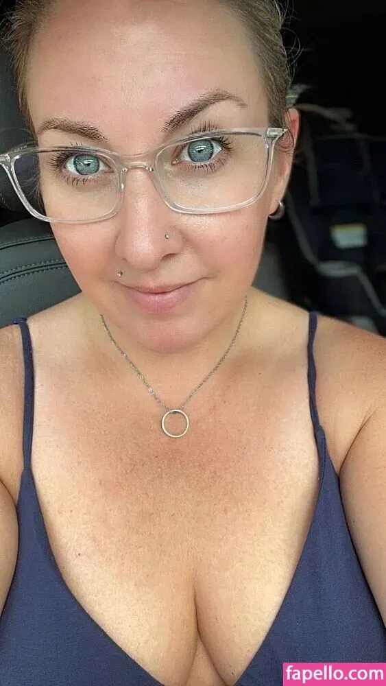 Hotwives XXX / hotwifeemma / katiejaneuk Onlyfans Photo Gallery 