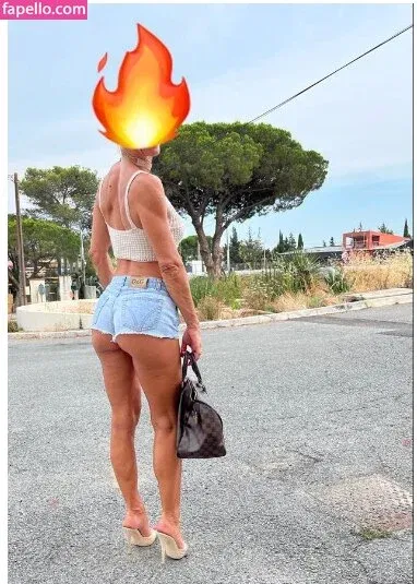 Hotwives XXX / hotwifeemma / katiejaneuk Onlyfans Photo Gallery 