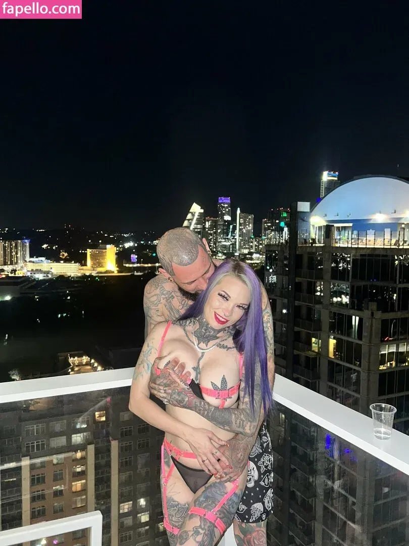 Hotwives XXX / hotwifeemma / katiejaneuk Onlyfans Photo Gallery 