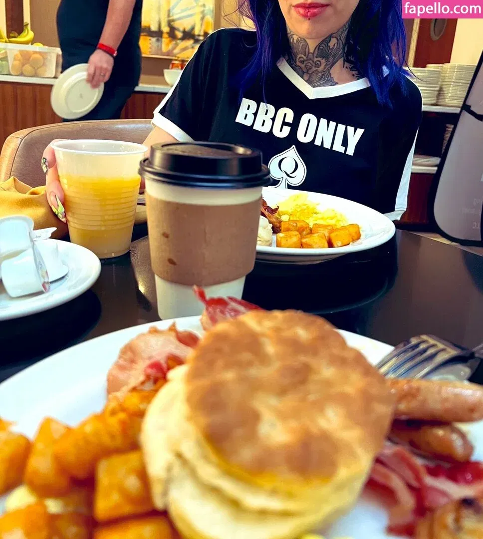 Hotwives XXX / hotwifeemma / katiejaneuk Onlyfans Photo Gallery 