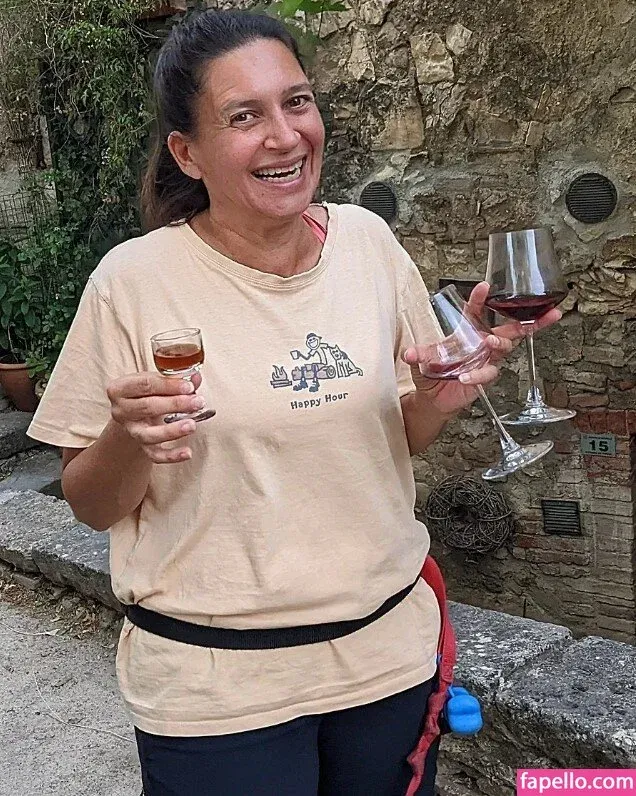 Hotwives XXX / hotwifeemma / katiejaneuk Onlyfans Photo Gallery 