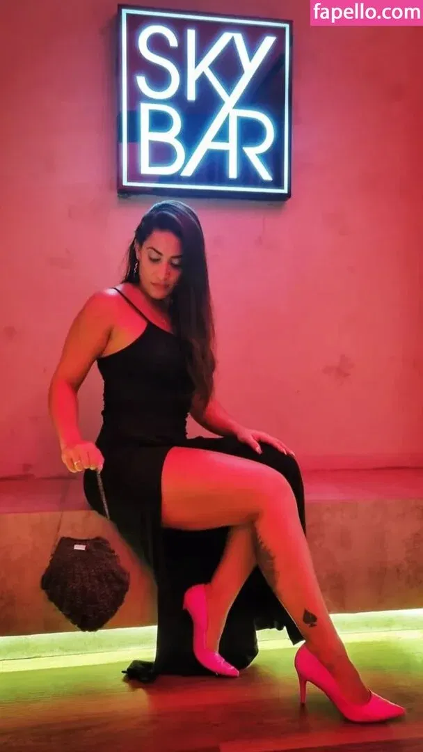 Hotwives XXX / hotwifeemma / katiejaneuk Onlyfans Photo Gallery 